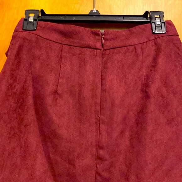 F21 Faux Suede Wine Colored Mini Skirt ~ Laced Up Slits - Picture 5 of 8